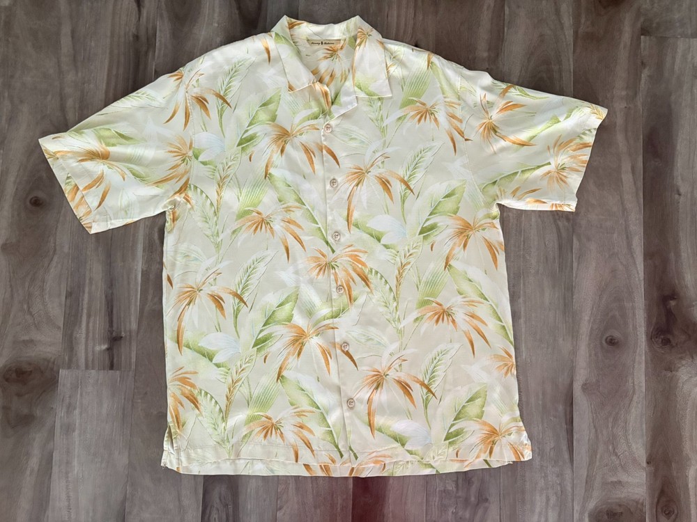 Tommy Bahama Men’s 100% Silk Short Sleeve Hawaiian Shirt Relaxed Fit Tropical L