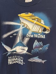 Vintage SeaWorld Mission Bermuda Triangle Shirt Mens Medium Submarine Shark 90s