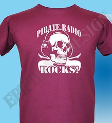 Pirate Radio T-Shirt Rocks Drum Bass DJ 60’S Caroline London Skull Headphones
