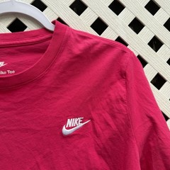 Nike Red T-Shirt White Embroidered Swoosh Size Men’s Large Sportswear