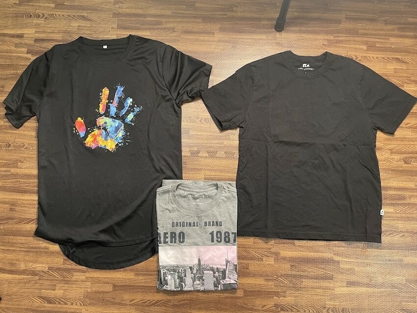 Lot of 3 – Assorted Men’s T-Shirt Size S: 2 pcs – Black, 1 pcs – Gray