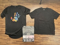 Lot of 3 – Assorted Men’s T-Shirt Size S: 2 pcs – Black, 1 pcs – Gray