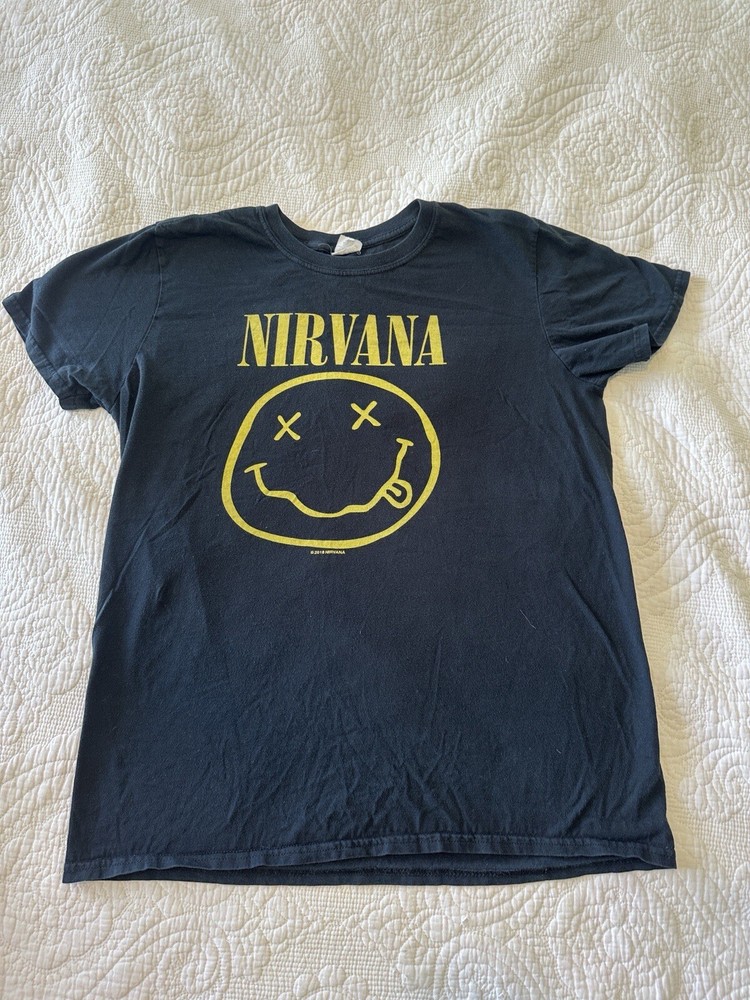 2018 Gildan Nirvana Smiley Face Black Music Grunge Shirt Adult Size M(?) Classic