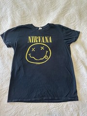 2018 Gildan Nirvana Smiley Face Black Music Grunge Shirt Adult Size M(?) Classic
