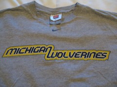 Nike Men’s Athletic Wear Michigan Wolverines Short Sleeve Gray T-Shirt size S
