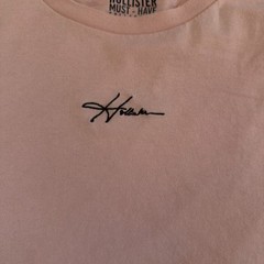 Hollister Must-Have Collection Men’s Pink Embroidered Script Logo T-Shirt XL Cot