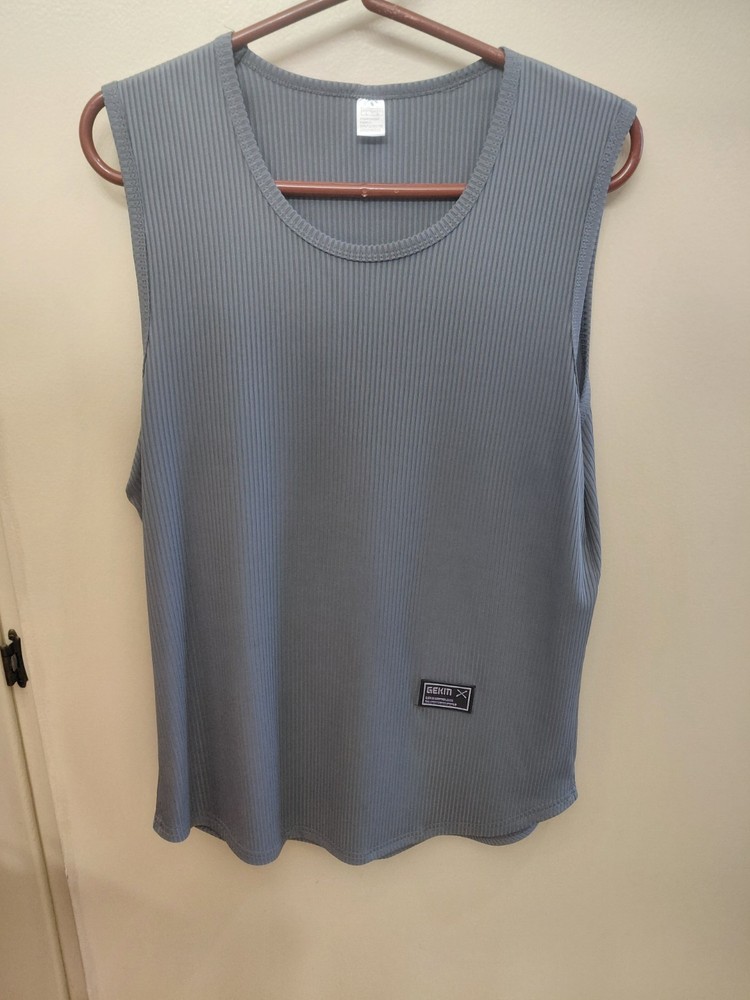 New! Gray 3D Textured Ribbed Sleeveless Men’s Shirt. Small. Unbranded.