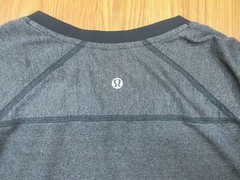 LULULEMON ATHLETICA T-SHIRT POLYESTER/SPANDEX GRAY & BLACK Sz MEDIUM, M