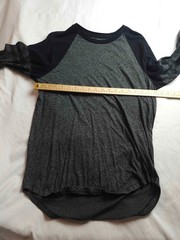 Carbon Raglan Shirt Mens Medium Gray Black Knit Longer Length Curved Hem Casual