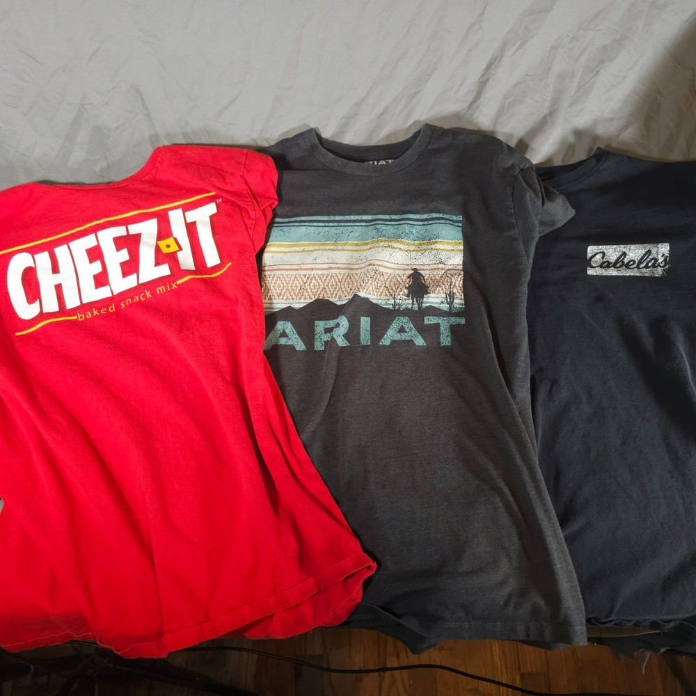 LOT x3 Men’s T-Shirts Logo Graphic Tee Size-M ARIAT, CABELA’S, CHEEZ-IT