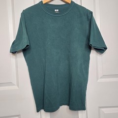 Uniqlo U T Shirt Unisex Medium Green Heavy Cotton Crew Neck