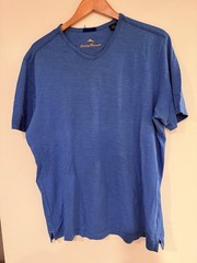 GORGEOUS LIMITED EDITION TOMMY BAHAMA LARGE V-NECK TEE