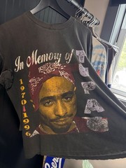 Vintage 90’s 2Pac In Memory of TUPAC single stitch Tee size XL (fits Large)
