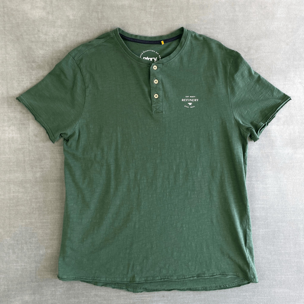Refinery T-Shirt Mens Large Green Henley Raw Hem Tee Casual Outdoors Streetwear