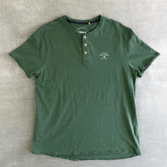 Refinery T-Shirt Mens Large Green Henley Raw Hem Tee Casual Outdoors Streetwear