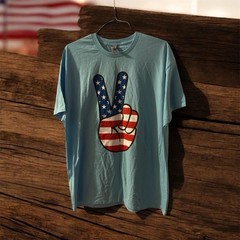 Men’s Patriotic T-shirt Blue Size XL New Peace Flag Gildan Brand