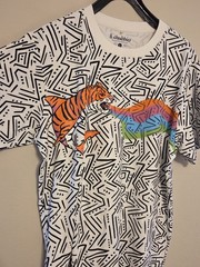 Chubbies Color Spitting Tiger Shark Graphic T-Shirt Men’s Large Rainbow Cotton