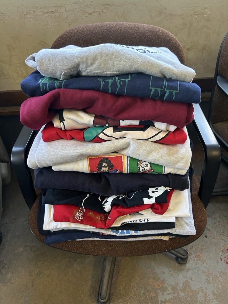 22pc Vintage lot Clothing Wholesale Reseller T Shirt Sweatshirt Mix Y2K True Vtg