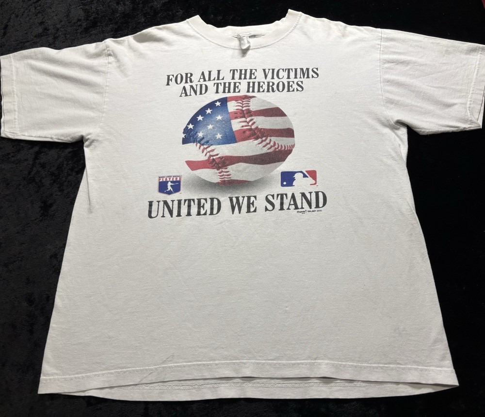 Men Large Vintage Y2K 2001 MLB 9/11 Memorial United We Stand Tshirt