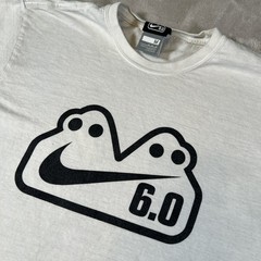 NIKE 6.0 T-Shirt Men’s Medium White Graffiti Ghosts LOGO Vintage Y2K Dunk READ*