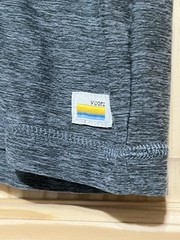 Vuori Men’s Gray Solid Crew Neck Short Sleeve T-Shirt Logo, M Polyester/Elastane