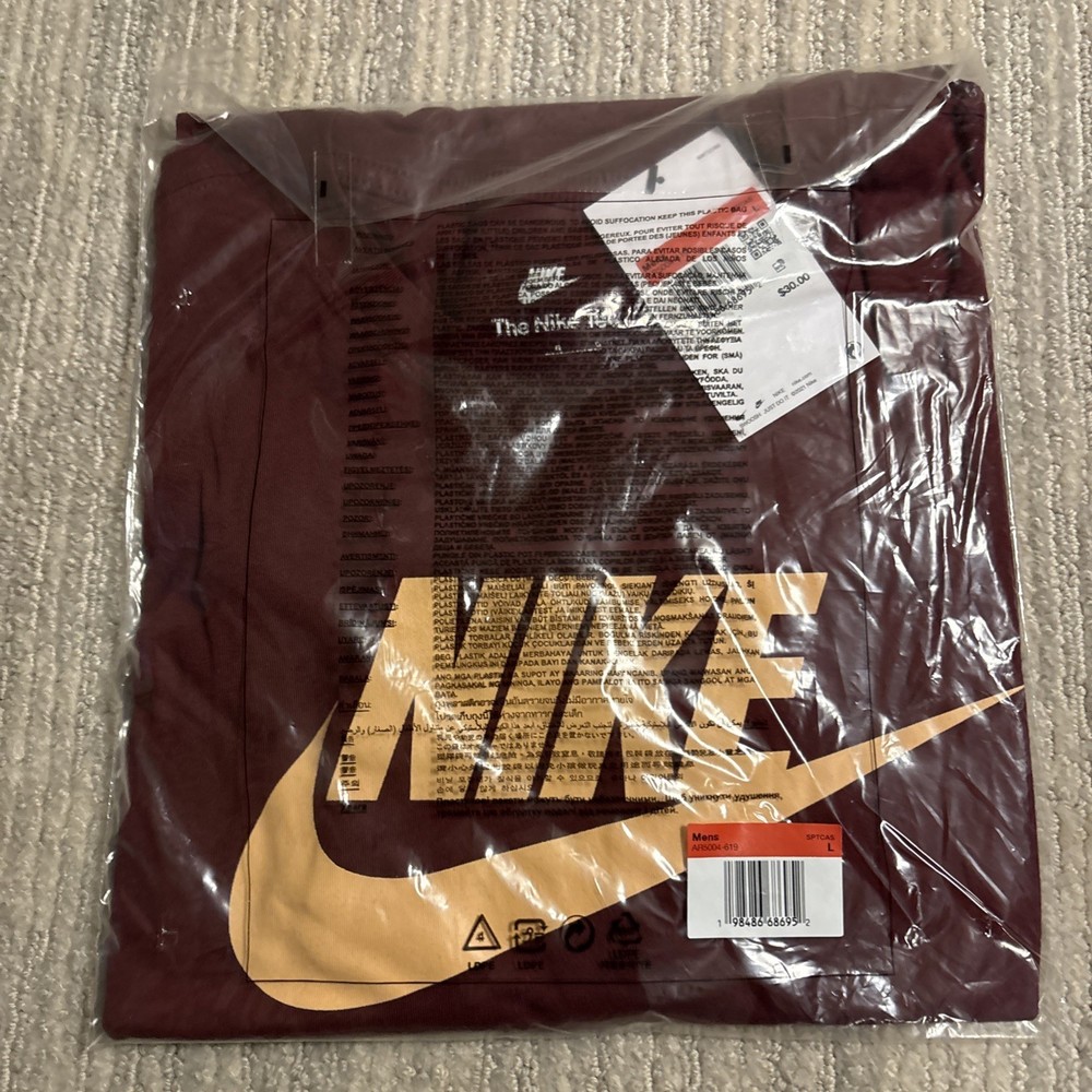Nike AR5004-019 Men’s Size LARGE Burgandy With Yellow Nike Logo