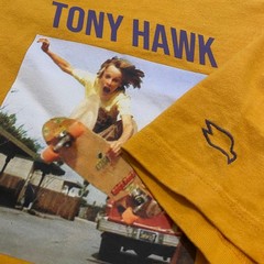 GU Uniqlo Tony Hawk T Shirt Unisex M Yellow Graphic Birdhouse Skateboard VTG