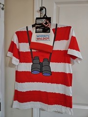 WHERE’S WALDO? Men’s T-Shirt & Beanie Combo 2XL Mad Engine Costume