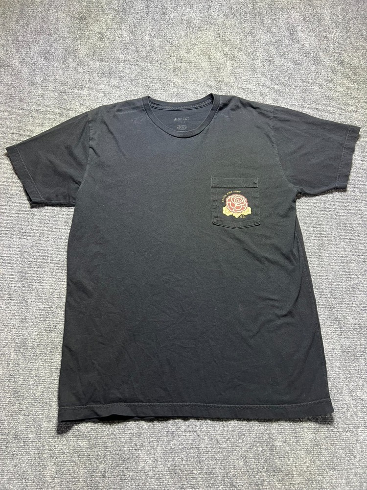 Mens LG Active T Shirt w/ front pocket & floral print on the pocket