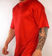 MEN’S RED SEMI-SHEER CREW NECK SHINY SHIRT SIZE M