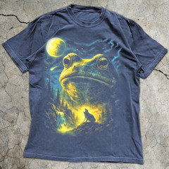 Frog Howling at the Moon T-Shirt Retro Full Moon Graphic Nature T-Shirt