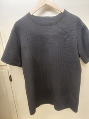 Designer Style Mens M T-shirt With 3D Texture Geometric Pattern! Black.
