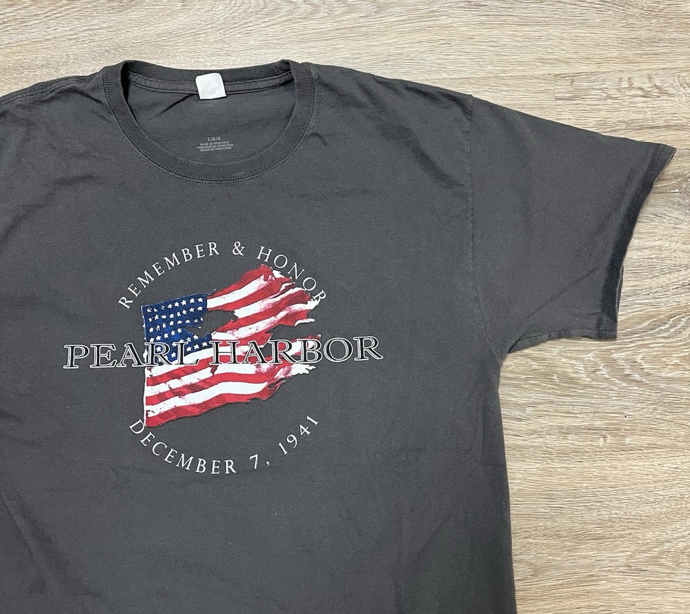 Remembering Pearl Harbor 1941 Mens Large Short Sleeve T-Shirt Tight Athletic Fit
