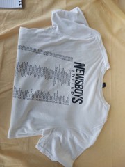 District White Round Neck T-shirt Size M – DB006