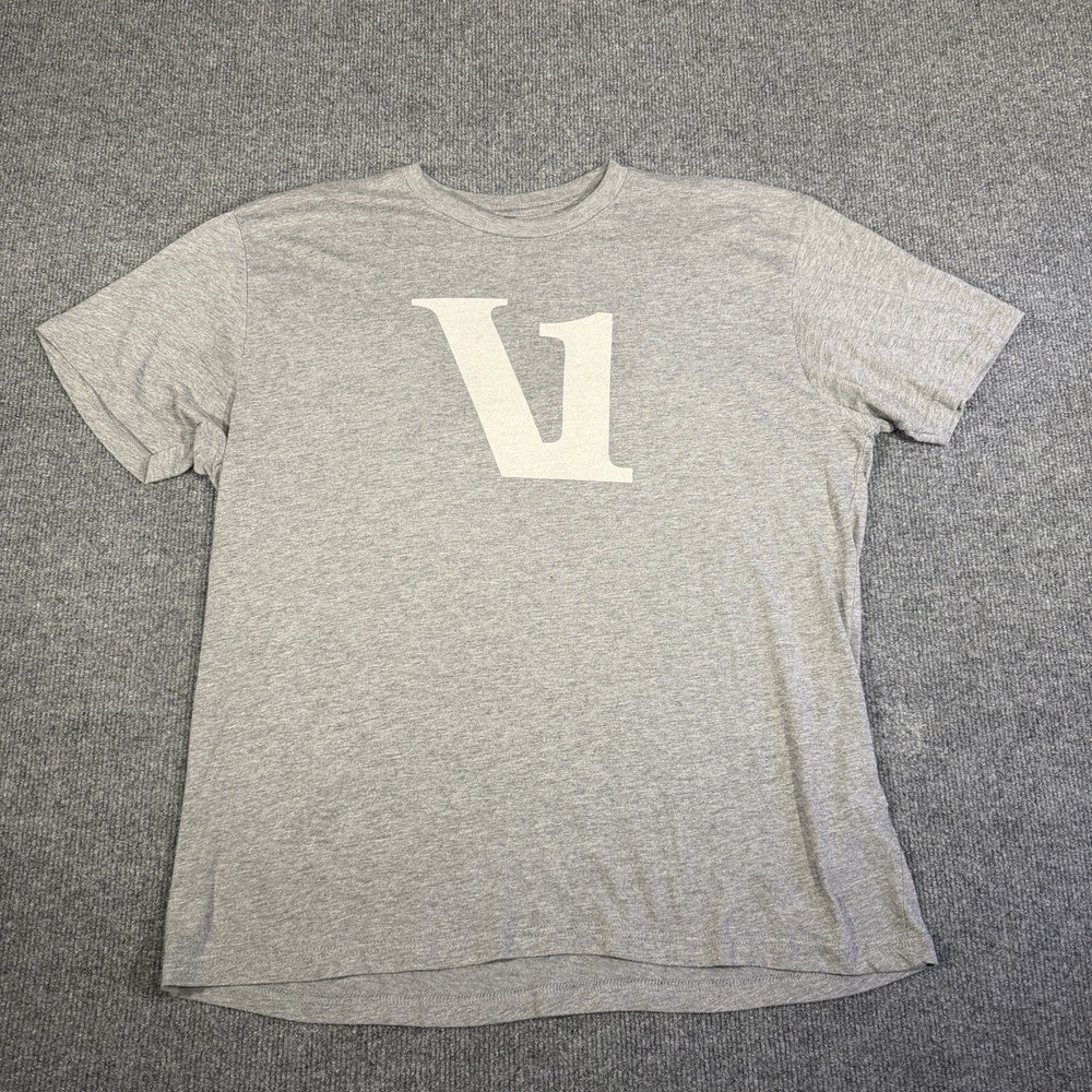 Vuori V1 Logo Shirt Mens Sz XL Gray Short Sleeve Crew Neck Tee V925 Casual Light