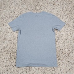 Under Armour Shirt Mens Small Gray Black Logo Heatgear Athletic Outdoors A7*