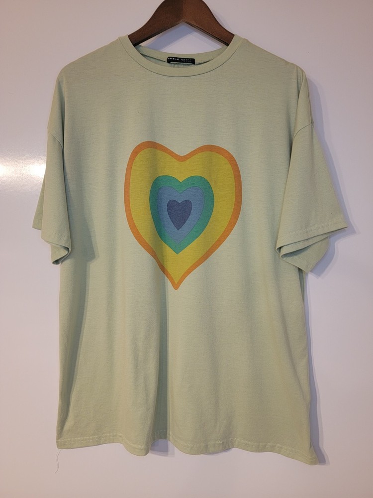 Shein T-Shirt Mens Medium Multi-Color Heart Short Sleeve Crew Neck Machine Wash