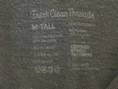 Fresh Clean Threads – Crew Neck & V Neck / Lot of 4 Shirts (Medium Tall)