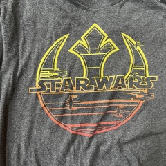 Lot of 6 graphic T-shirts, COTTON. Mixed content, Star Wars, Disney, etc.. ￼