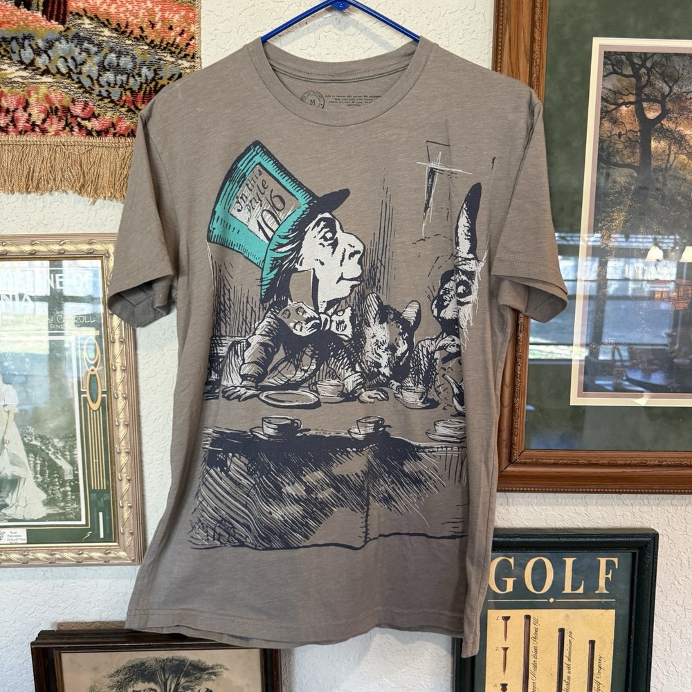 Alice In Wonderland Lewis Carroll USA Book Cover Shirt 100% Cotton USED Medium