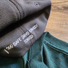 T-shirt with Company Logo & Matching Baseball Cap SIZE XL Dark Green Trucker