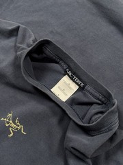VERY RARE ARC’TERYX 1999 VINTAGE ARCHAEOPTERYX Y2K GRAIL CENTER LOGO T SHIRT