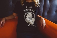 Zig-Zag Vintage Classic T-Shirt – Soft Cotton Blend Crew Neck Tee Black or White