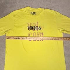 Y2K Volcom Stone Skateboard T-shirt Mens XL Slim Yellow Logo Spellout