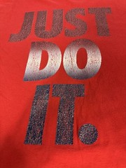 Nike Just Do It Shirt M Red Cracked Foil Graphic Tee 551413-657 Y2K Streetwear
