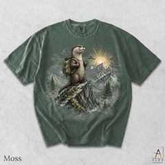 Vintage Otter Hiking Shirt Retro Mountain Nature Wildlife Adventure Unisex Tee
