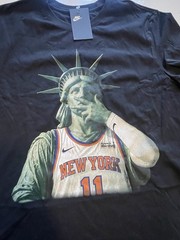 Nike Mens XL NYC Exclusive Statue of Liberty New York Knicks Brunson T-Shirt