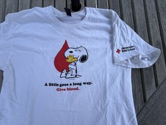 Large T-shirt , American Red Cross White Snoopy Peanuts Blood Drive Graphic Tee
