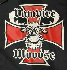 VAMPIRE MOOOSE – IRON CROSS – HOODIE BLACK – MOOSE – SWEATSHIRT