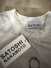 Satoshi Nakamoto Free Range Moto Church Graphic Men’s T-Shirt White Cotton L